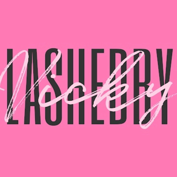 lashedbyvvicky